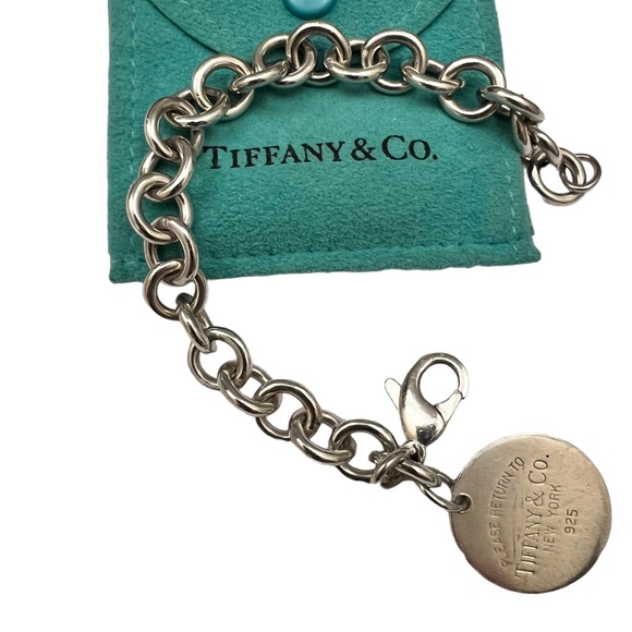 Authentic Tiffany & Co. Round Return to Tiffany’s design. Really good condition.